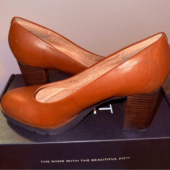 Easy Spirit Block Heel Pumps - Picture 1 of 4